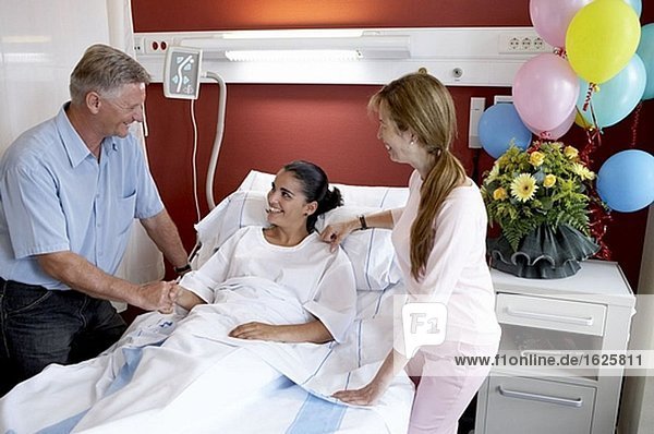 Patienten und Angehörige in Krankenhausaufenthalt