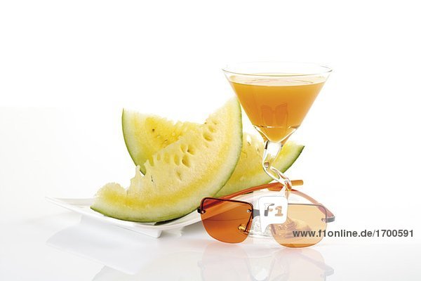 Geschnittene Melone Sonnenbrille und Getränk,  Nahaufnahme