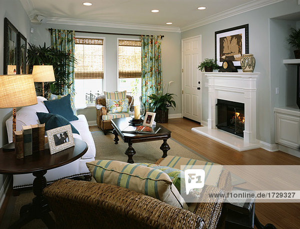 Cozy Strand Stil Wohnzimmer mit Kamin