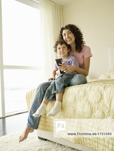 Mutter und Sohn Fernsehen
