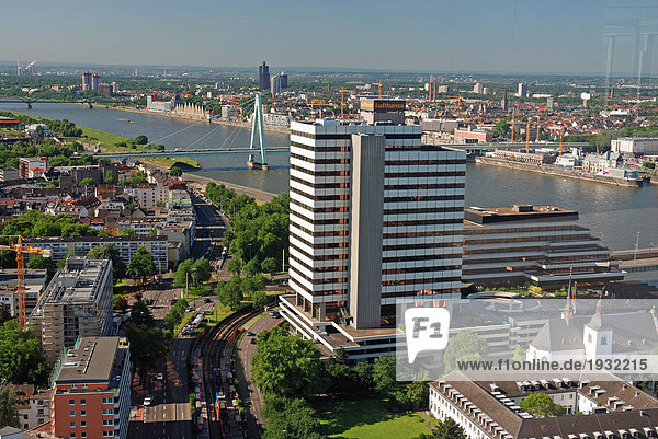 Gebäude in der Stadt  Köln  Köln  Nordrhein-Westfalen  Deutschland