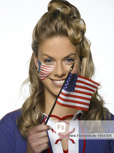 Junge Frau mit US-Flagge  Portrait