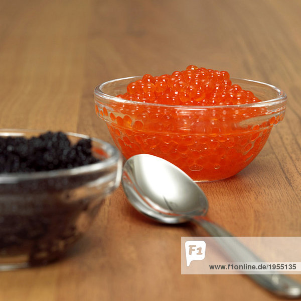 Roter und schwarzer Kaviar