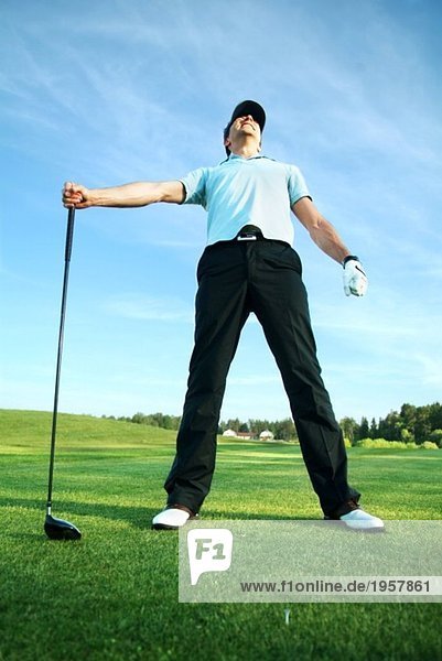 Man leaning back at the golf course