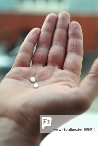 Pille in der Handfläche