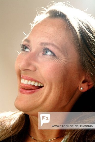 Porträt einer lachenden Frau
