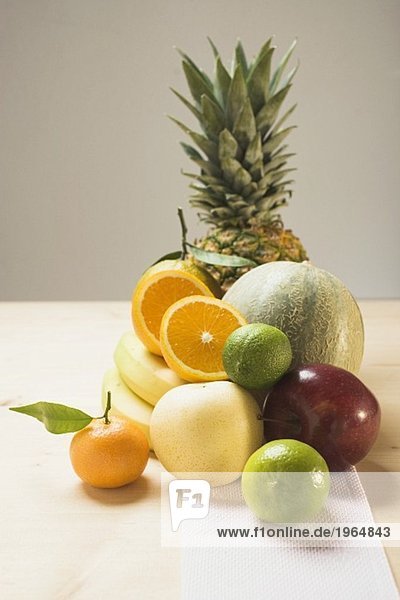 Verschiedene frische Früchte