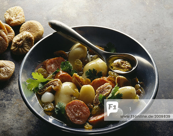 Kartoffel-Salat mit Montbéliard Wurst  Rosinen und getrocknete Feigen