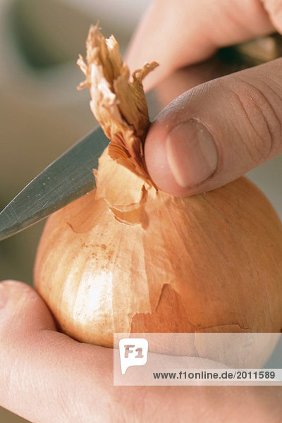 Peeling an onion