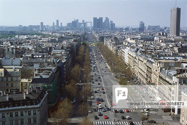 Paris  Frankreich  Blick auf Avenue de la Grande Armee und La Defense