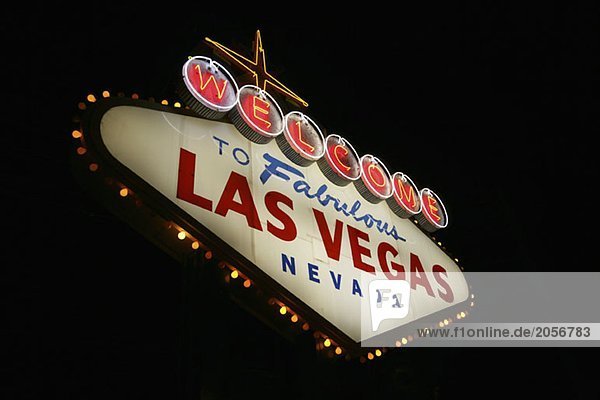Herzlich willkommen in Las Vegas-Schild  nachts