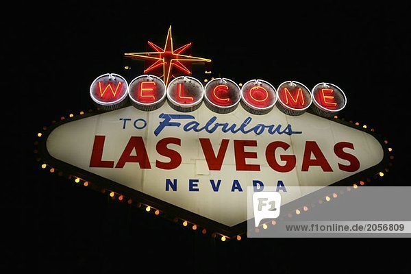 Herzlich Willkommen ins Las Vegas-Schild bei Nacht  Nevada  USA