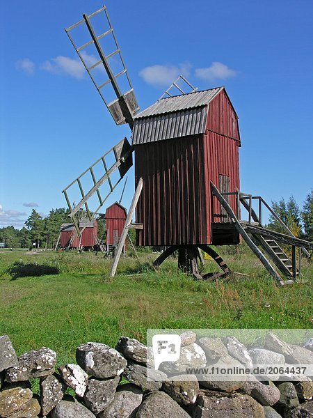 Traditionelle Windmühlen auf Landschaft  Öland  Schweden