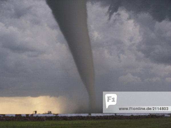 F5 Tornado touches down in Elie  Manitoba.