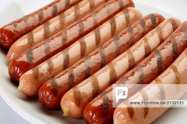 Gegrilltes Schweinefleisch Wieners/Wurst auf einer Platte