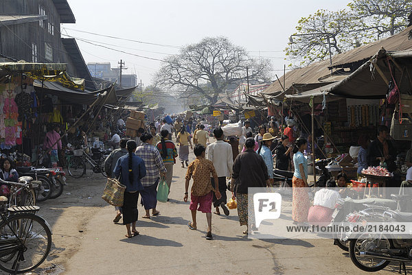 People at market in town  Zegyo Market  Mandalay  Myanmar