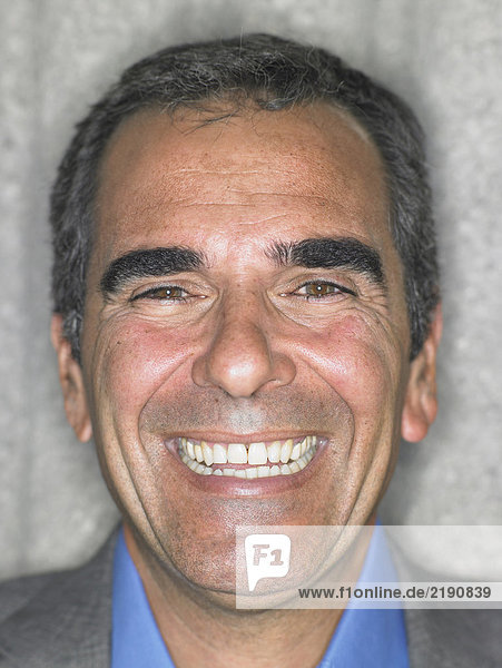 Nahaufnahme Porträt eines älteren Mannes mit breitem Lächeln  Alicante  Spanien