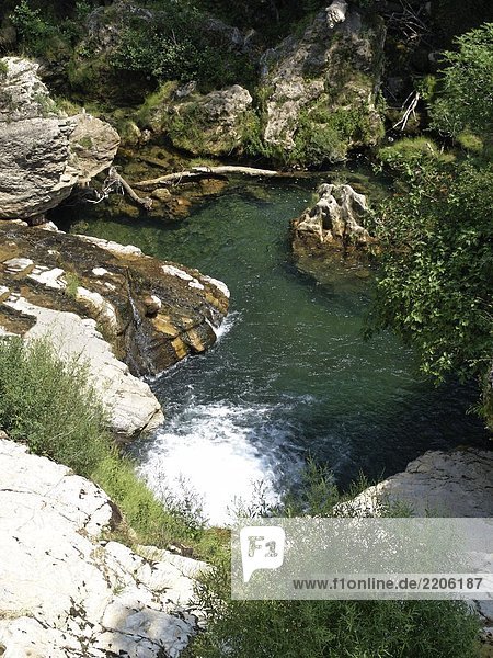 Wasserfall im Fluss  Vis  Navacelles  Languedoc-Roussillon  Frankreich
