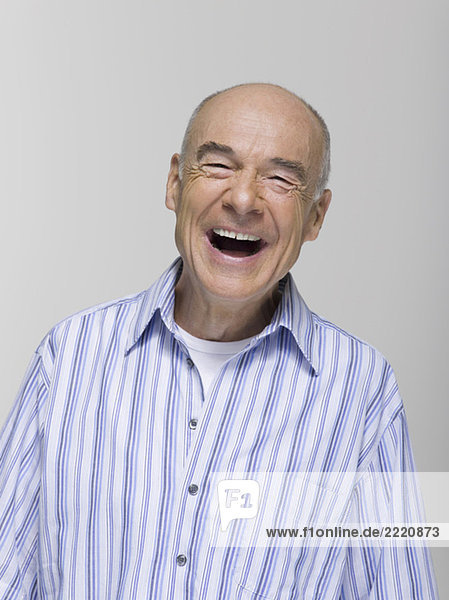 Älterer Mann lacht  Porträt