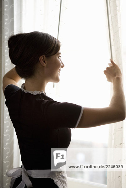Maid aus Fenster Suchen