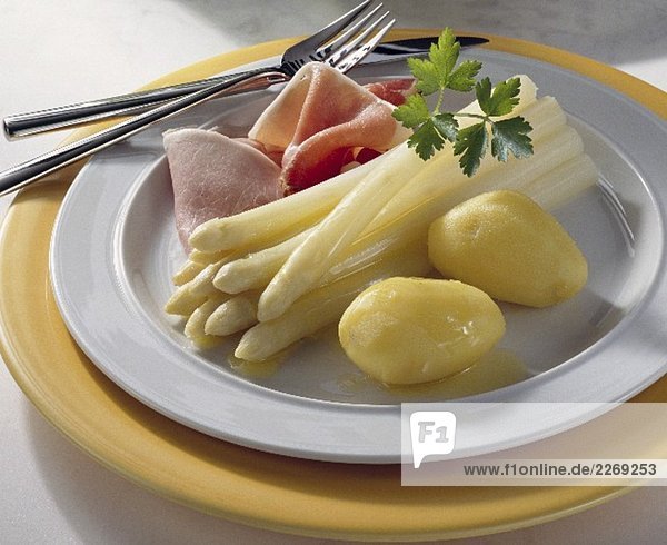 Spargel mit Kochschinken  Butter und Kartoffeln