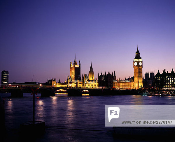 Die Häuser des Parlaments bei Nacht  London