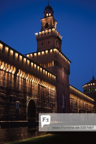 Lombardei  Mailand  Schloss Sforzesco bei Nacht