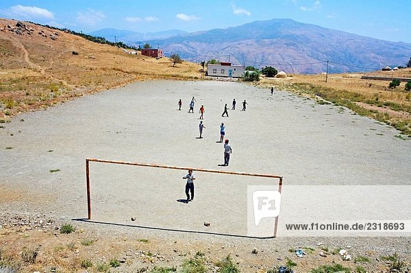 Fußballfeld in der Nähe von Chefchaouen. RIF-Region  Marokko