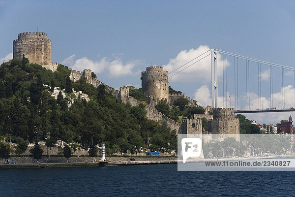 Türkei  Istanbul  den Bosporus Rumeli Hisari Festung Europa