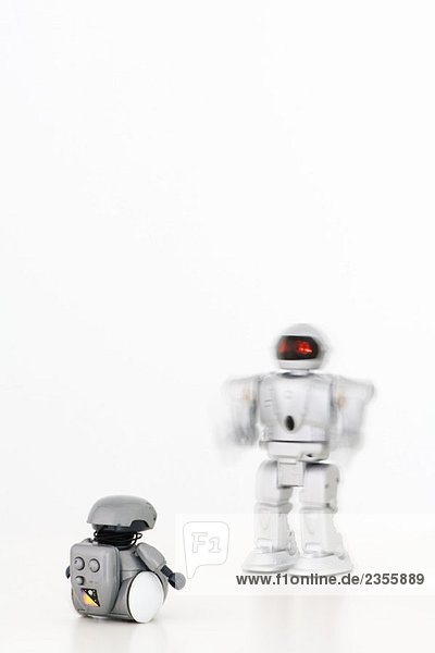Zwei sich nähernde Roboter