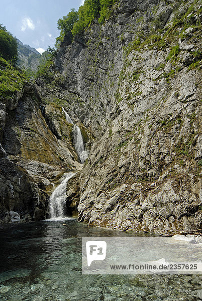 Italien  Friuli Venezia Giulia  Giulie Alpen  Barman Wasserfall