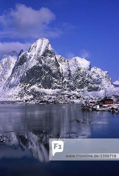 Landschaftlich schön landschaftlich reizvoll Hütte Tradition Norwegen angeln Lofoten Platz