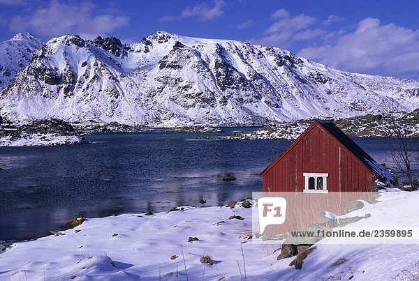 Norwegen  Lofoten-Inseln  Rorbuer (alte Fischerei Hütte)