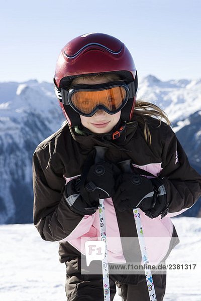 Portrait des jungen Mädchens im Skiset