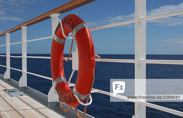 Leben Riemen auf Reling des Schiffes