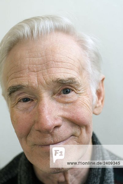 Porträt eines älteren erwachsenen Mannes  Nahaufnahme