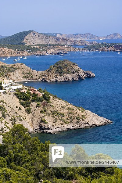 Inseln im Meer  Es Cubells  Ibiza  Balearen Inseln  Spanien