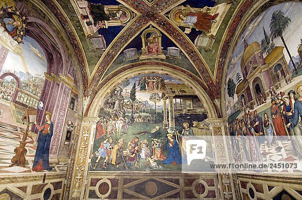 Italien  Umbrien  Spello  S. Maria Maggiore Kirche  die Kapelle Baglioni Windziegel von Fresken von Pinturicchio