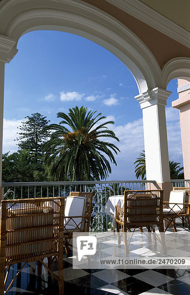 Stühlen im Hotel Balkon  Reid's Palace Hotel  Funchal  Madeira  Portugal