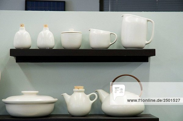 Weißer Keramik Geschirr Krug  Creamer und Zucker  Teekanne  einschließlich abgedeckt Teller
