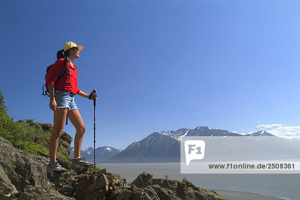 Frau Sommer wandern vorwärts Turnagain Arm Alaska