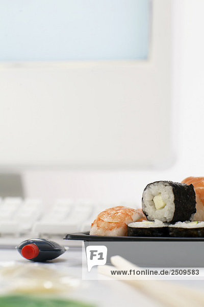 Sushi-Mittagessen am Arbeitsplatz