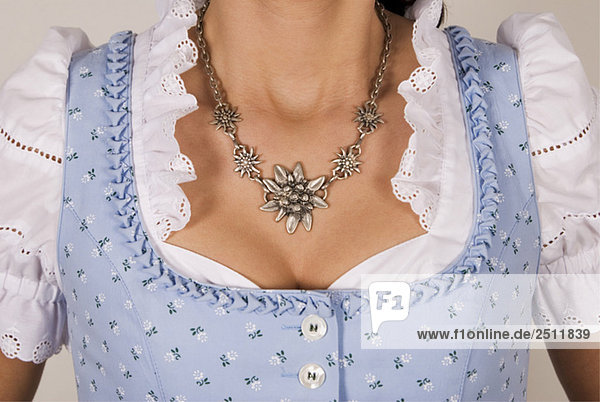 Frau in Tracht  Oberteil