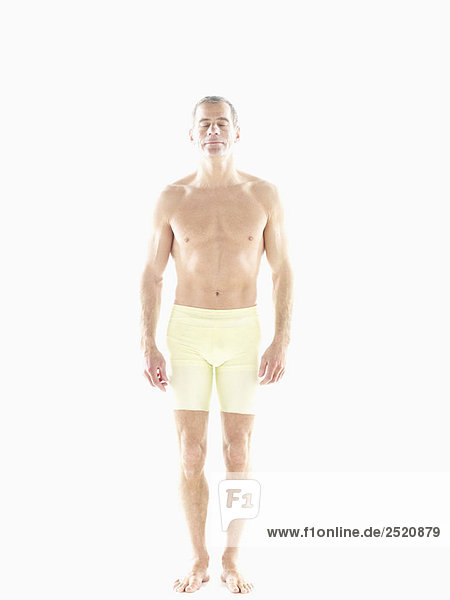 Reifer Mann in Fitness-Shorts