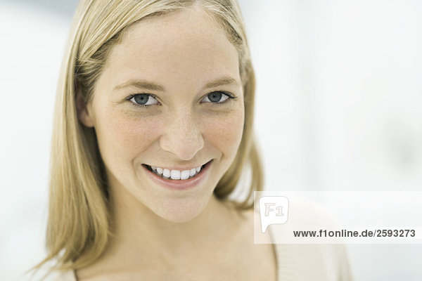 Young woman smiling at camera  portrait