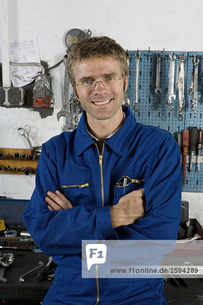 Portrait of a mechanic in a repair garage