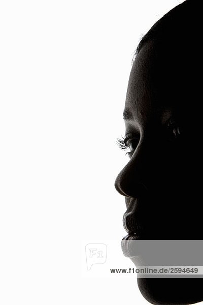 Porträt einer Afroamerikanerin  Nahaufnahme  Silhouette