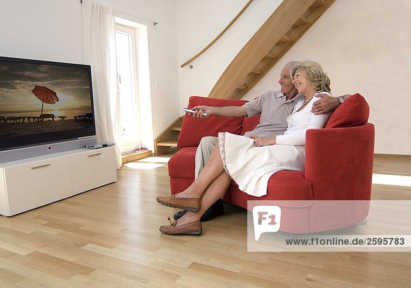 Bildschirm,Couch,Erwachsener,Fernsehen,Fernseher