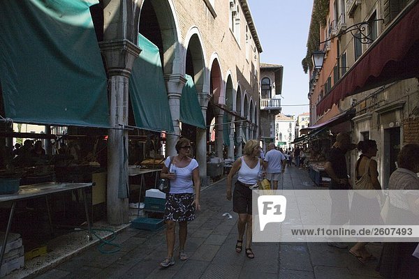 Touristen in Street  Rialto Markt  Veneto  Venedig  Italien