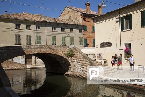 Fußgängerbrücke über Kanal  Comacchio  Emilia-Romagna  Italien